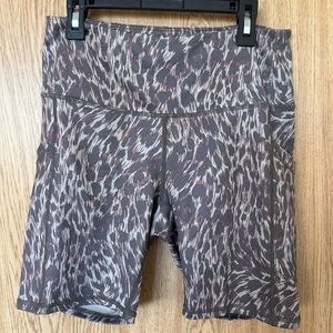 New Zella Taupe Chitah Print Side Poket Bike Shorts Women’s M